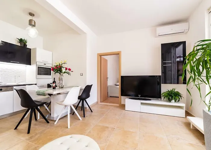 Ln New Apartment Split
